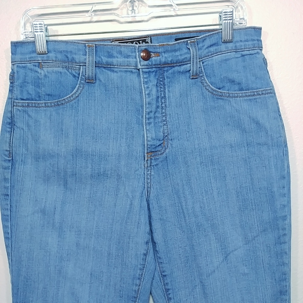 NYDJ Light Wash High Waisted Straight Leg Size 8
